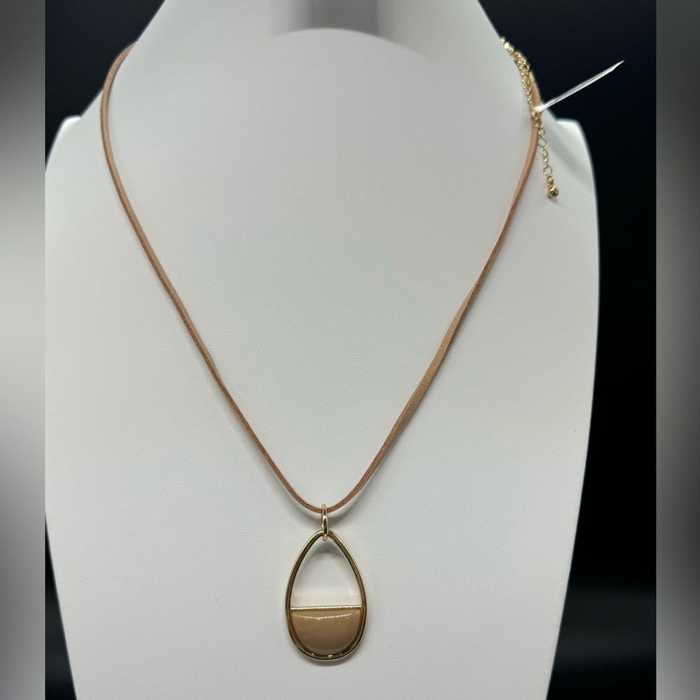 Macy’s Light Pink Leather Chain Necklace Gold Tone Stone Pendant 24-27in NWT